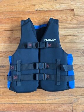FLOWT Small/Medium life vest blue and black